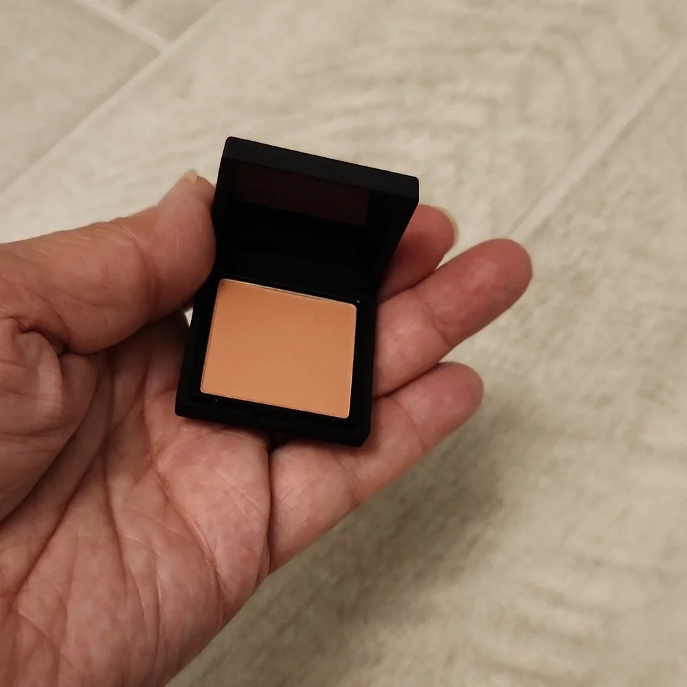 ๐ป NARS Compact Blush in Matte Black Case - Picture 2 of 3